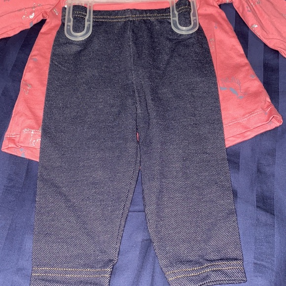 Child of mine by Carter’s 2- piece set, long sleeved shirt and jeggings, 6-9M - Picture 5 of 6